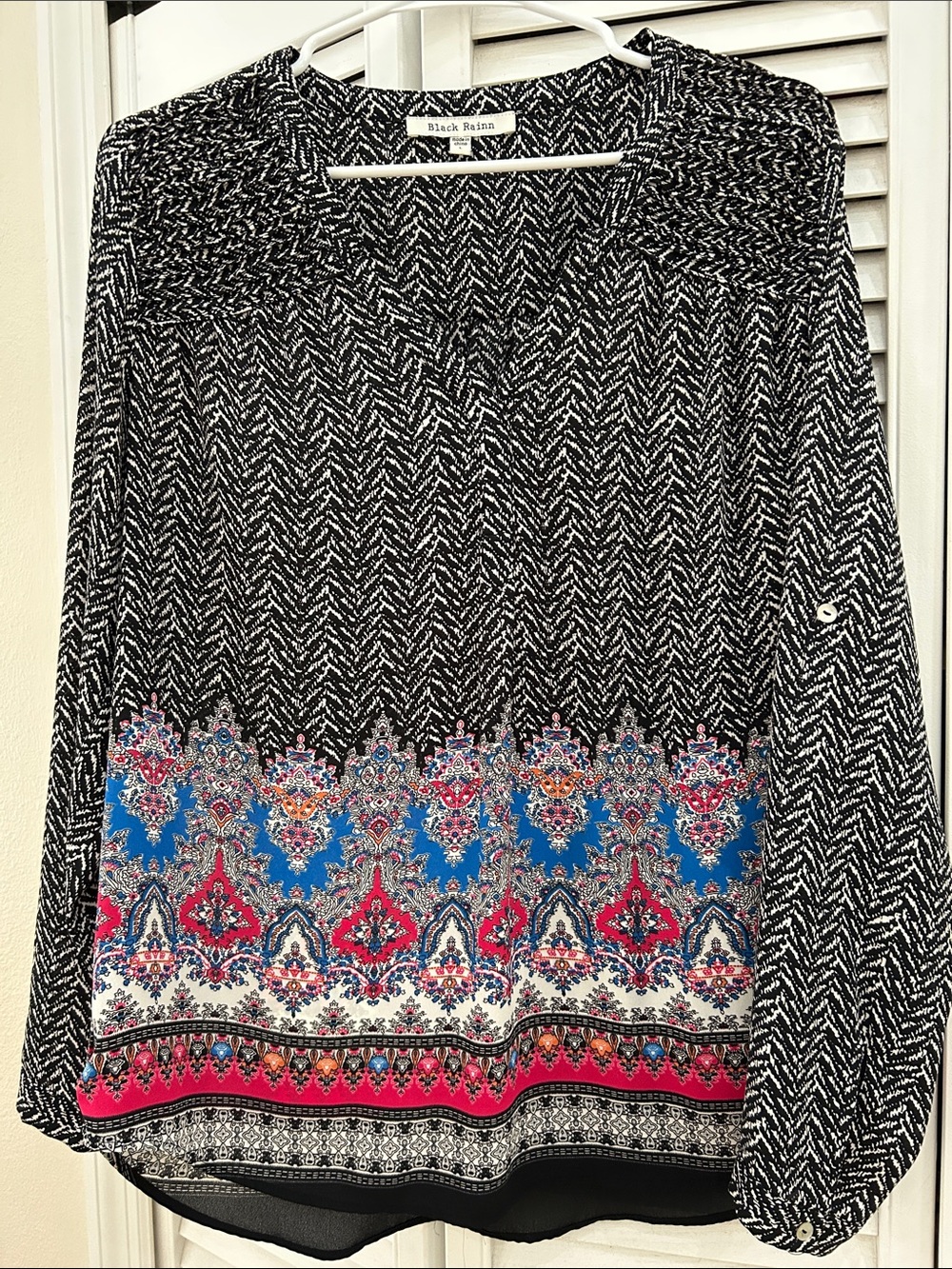 Black Rainn Black and White L Patterned Long-Sleeve Top  Pink and Blue Border